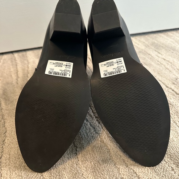 NEW! Clarks Black Booties - Size 8.5 - Picture 4 of 6